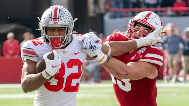 TreVeyon Henderson runs vs JoJo Domann 2021 Ohio State third quarter USATSI_17106855-cropped